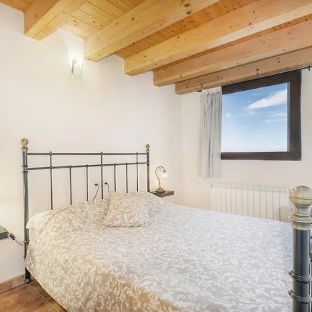 El Refugi De Rubinat Farm stay Sant Antoli y Vilanova
